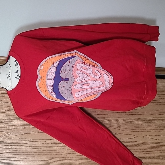 Tops - Love hippie retro mouth print graphic sweatshirt